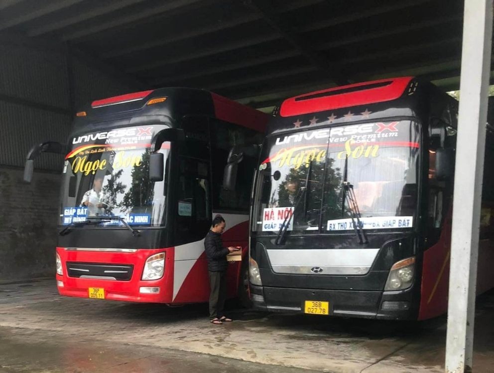 Xe Ngọc Sơn (Thanh Hóa) Mặt trước xe Giường nằm 43 chỗ