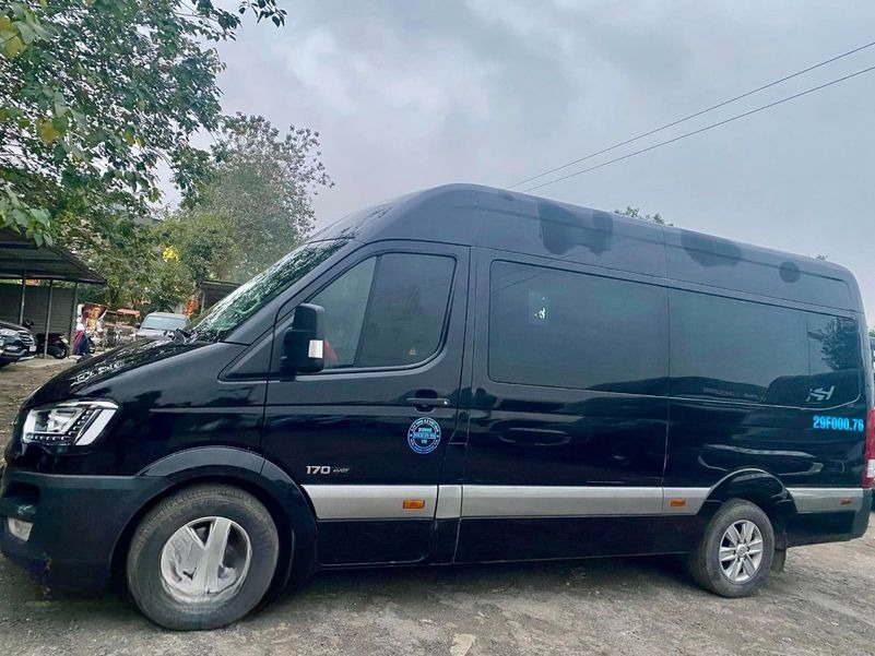 Xe First Class Express Bus Bên hông xe Limousine 9 chỗ