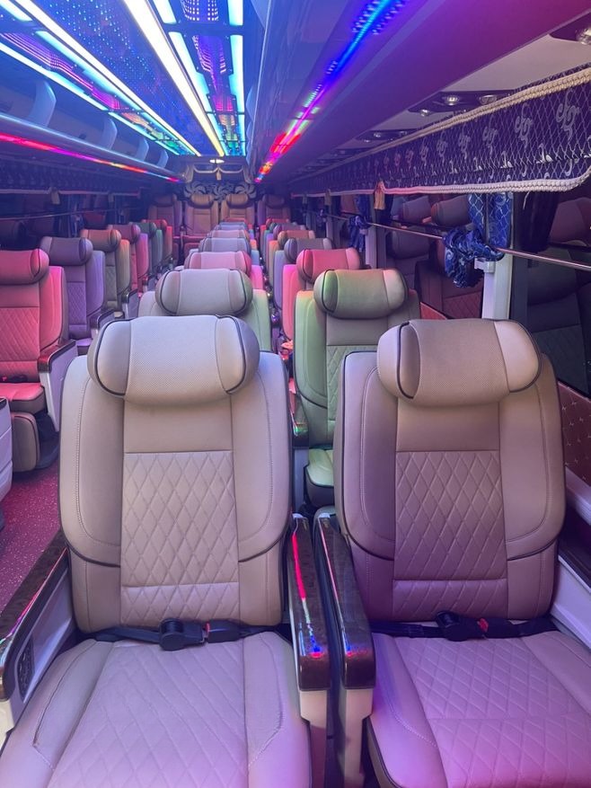 Xe Nam Hải Limousine Ghế ngồi Nội thất Tiện ích Limousine 28 ghế VIP