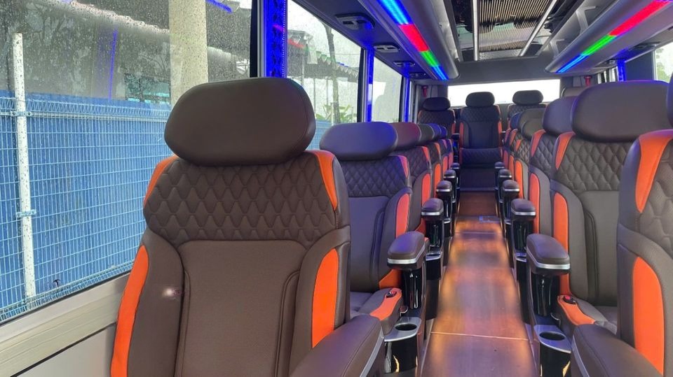 Xe Minh Châu Limousine undefined