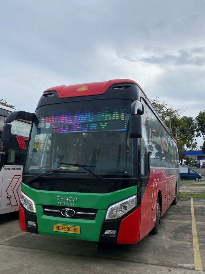 Xe Trung Đức Phát Mặt trước xe Limousine 32 phòng (WC)