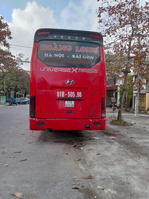 Xe Hoàng Long (Thanh Tùng) Mặt sau xe Giường nằm 40 chỗ