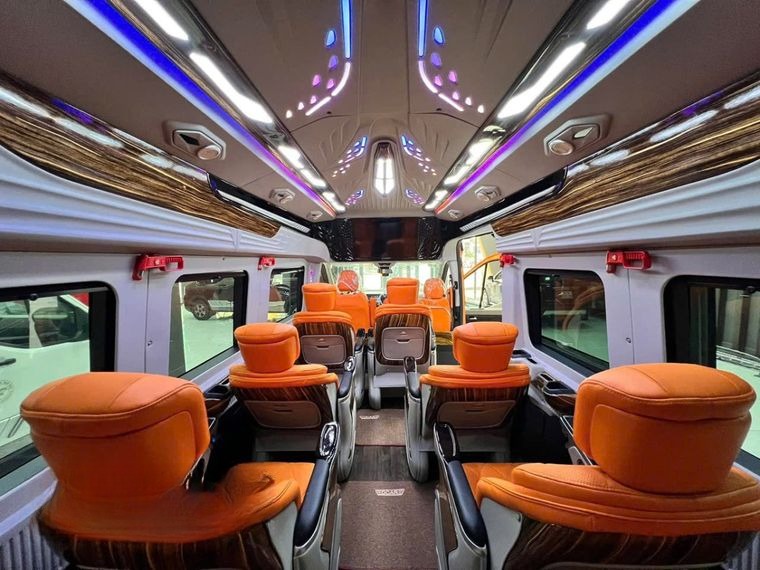 Xe Trùng Khánh Limousine Tiện ích Limousine 9 chỗ