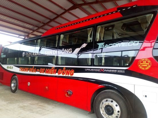 Xe Tiến Tiến Bên hông xe Limousine giường phòng 32 chỗ