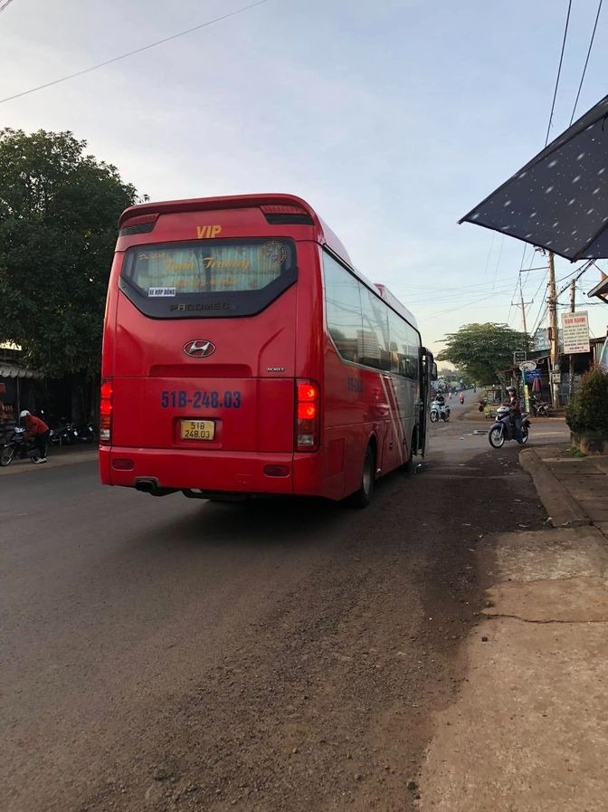 Xe Tuấn Trường Mặt sau xe Ghế ngồi 28 chỗ