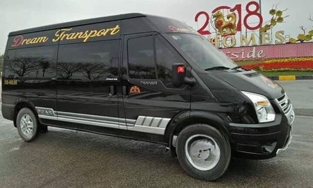 Xe Dream Transport Bên hông xe Limousine 9 chỗ VIP