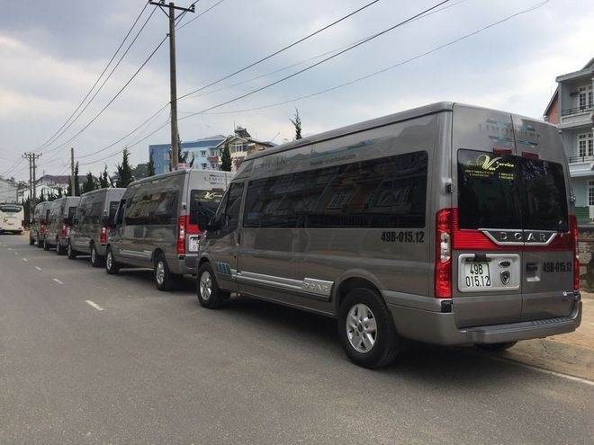 Xe Vy Vân Bên hông xe Mặt trước xe Limousine 9 chỗ (VIP)