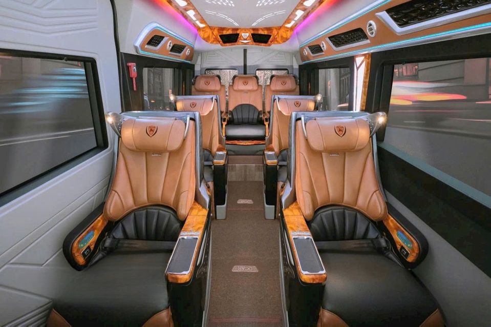 Xe Cúc Tùng Limousine Ghế ngồi Nội thất Limousine 9 chỗ