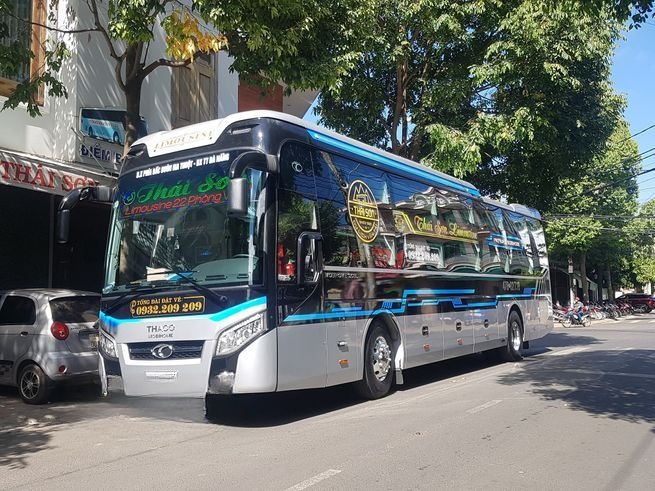 Xe Thái Sơn Mặt trước xe Bên hông xe Giường Nằm 41 chỗ