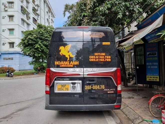 Xe Hoàng Anh Limousine Mặt sau xe Limousine 9 chỗ VIP (massage)