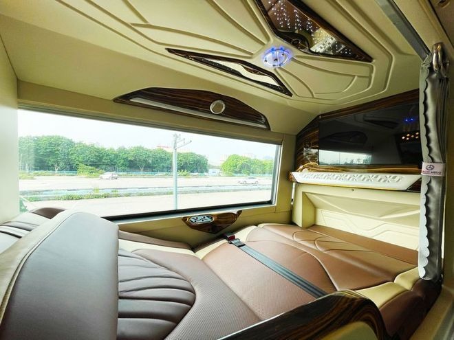 Xe Quang Nghị Nội thất Limousine giường phòng 24 chỗ