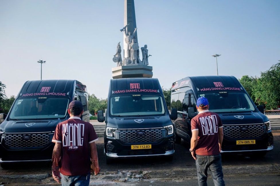 Xe Măng Diang Limousine Mặt trước xe Limousine 9 chỗ