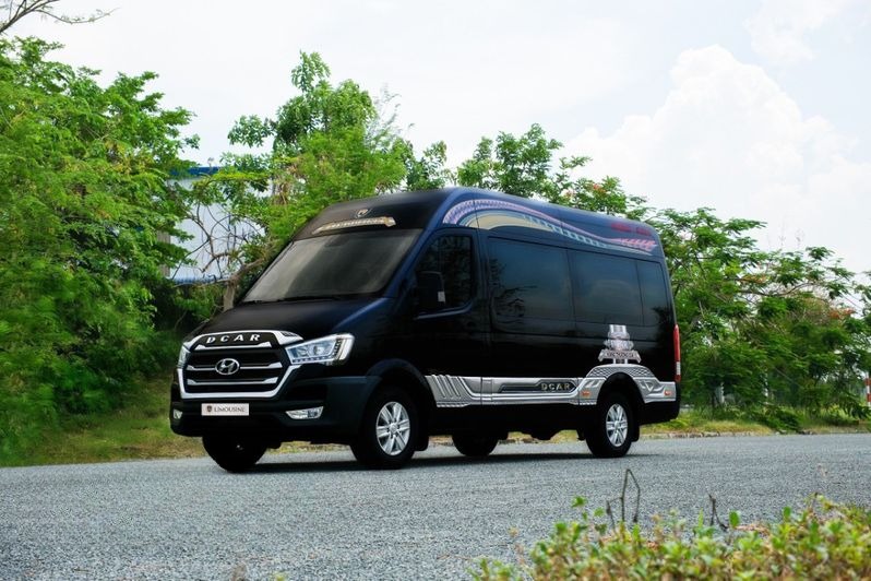 Xe Lovabus Mặt trước xe Bên hông xe Limousine 11 ghế