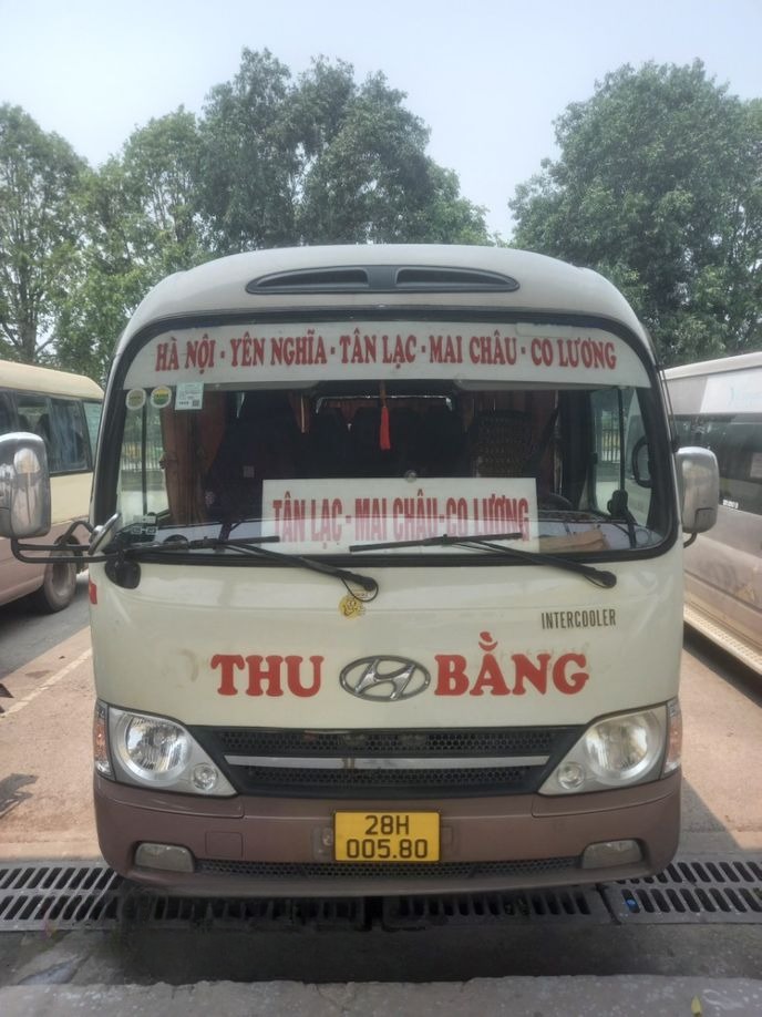 Xe Thu Bằng (Mai Châu) Mặt trước xe Ghế ngồi 24 chỗ