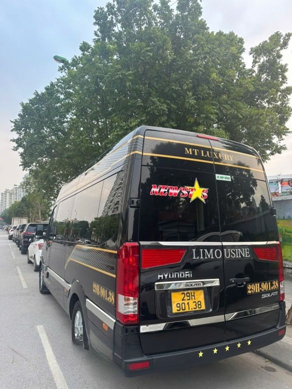 Xe Newstar Travel Mặt sau xe Limousine 11 chỗ