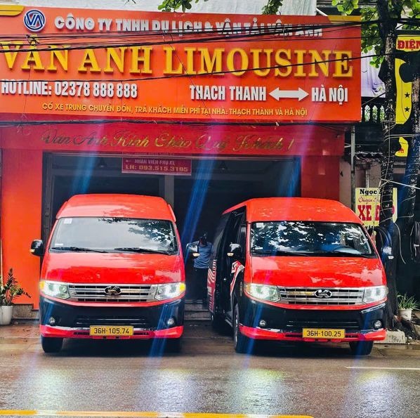 Xe Lovabus Mặt trước xe Limousine 9 chỗ VIP