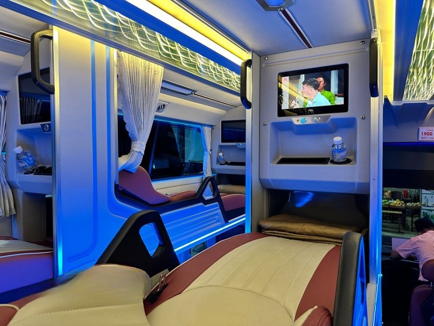 Xe Việt Tân Phát Giường nằm Tiện ích Nội thất Limousine 32 Phòng