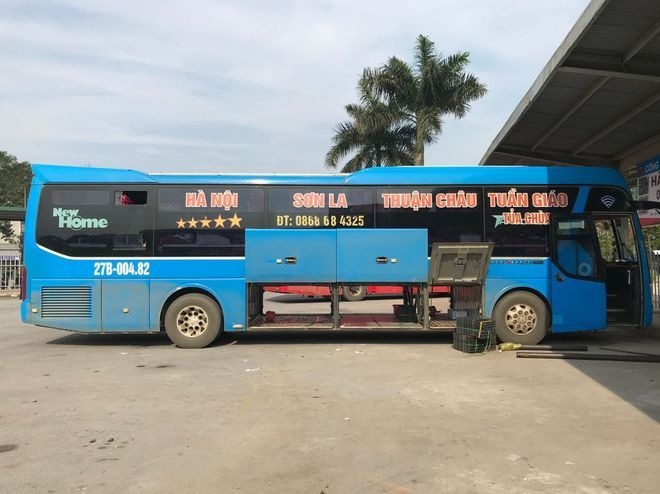 Xe Đức Quyến Bên hông xe Giường nằm 20 chỗ