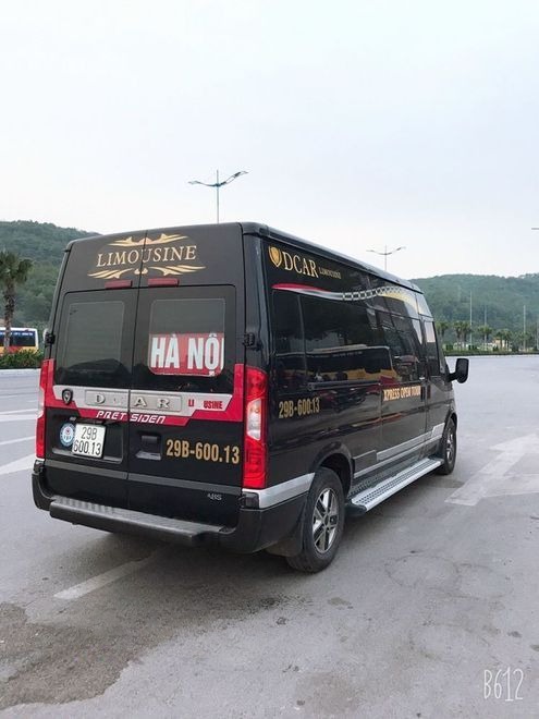 Xe Taxi Nội Bài Mặt sau xe Limousine 9 chỗ