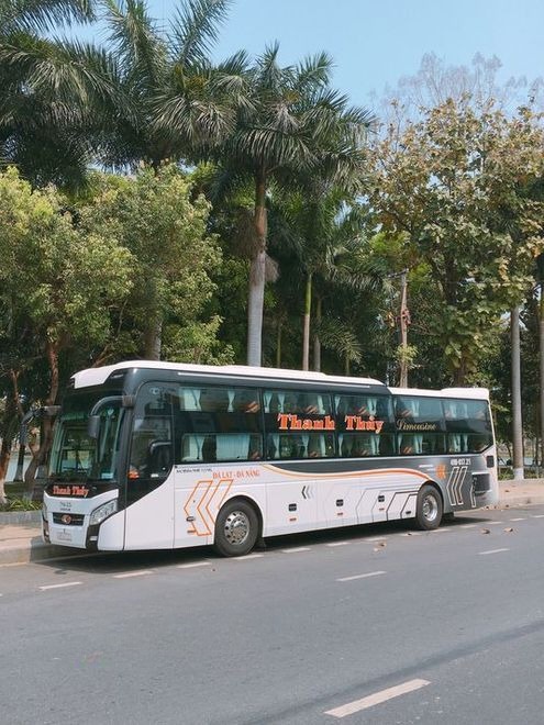 Xe Thanh Thủy - Đà Lạt Bên hông xe Limousine 34 giường