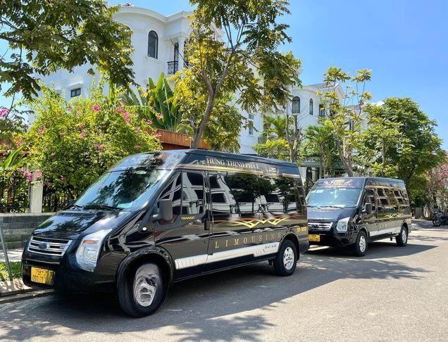 Xe Hưng Thịnh Phát Limousine Mặt trước xe Bên hông xe Limousine 9 chỗ VIP