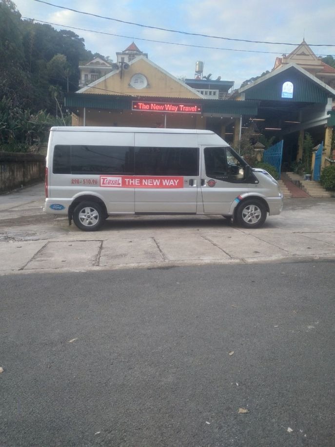 Xe The New Way Bên hông xe Limousine 9 chỗ