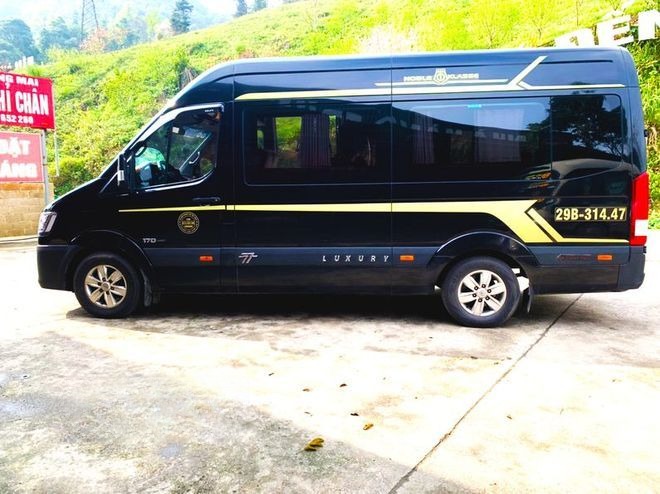 Xe Thiện Vân Limousine Bên hông xe Limousine 11 chỗ 