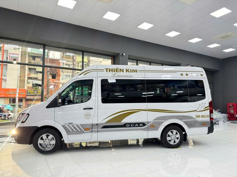 Xe Thiên Kim Limousine Bên hông xe Limousine 9 chỗ