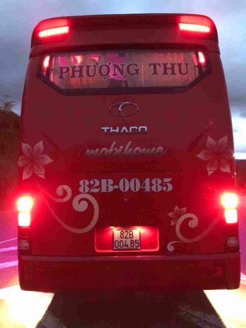 Mặt sau xe Giường nằm 44 chỗ mới Phượng Thu