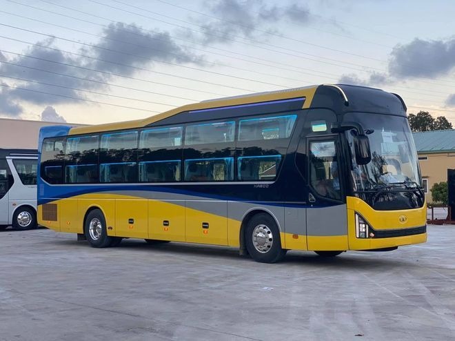 Xe Tiến Tuế Bên hông xe Limousine 24 giường phòng VIP