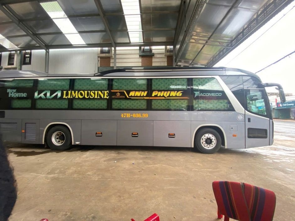 Xe Anh Phụng Bên hông xe Limousine 34 phòng