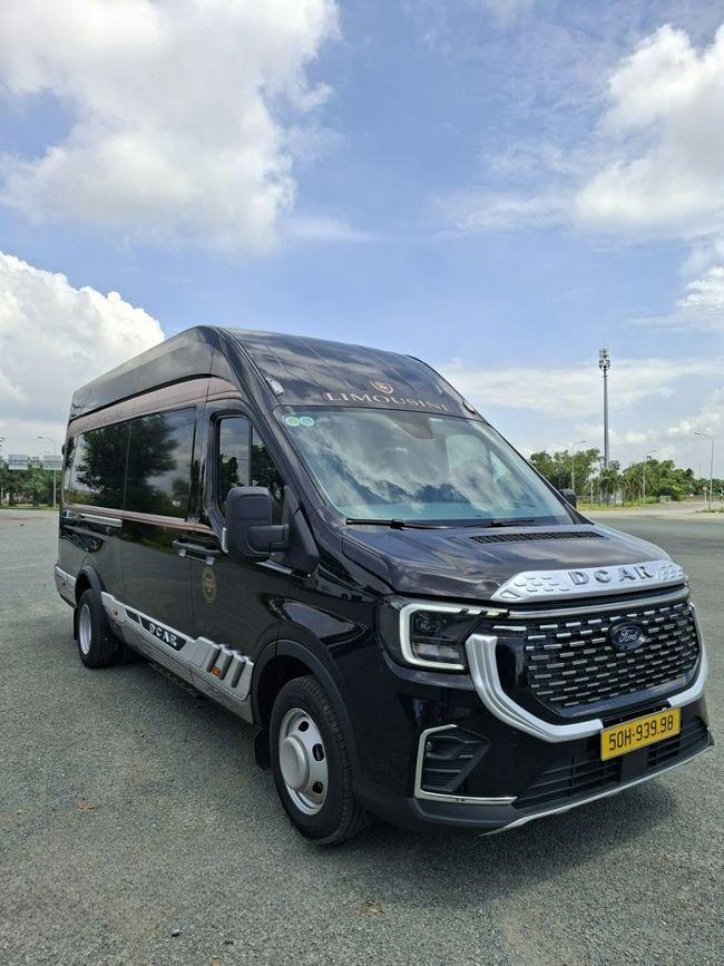 Xe G5Car Mặt trước xe Bên hông xe Limousine 12 chỗ
