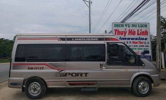 Xe Thủy Hà Linh Bên hông xe Limousine 14 chỗ