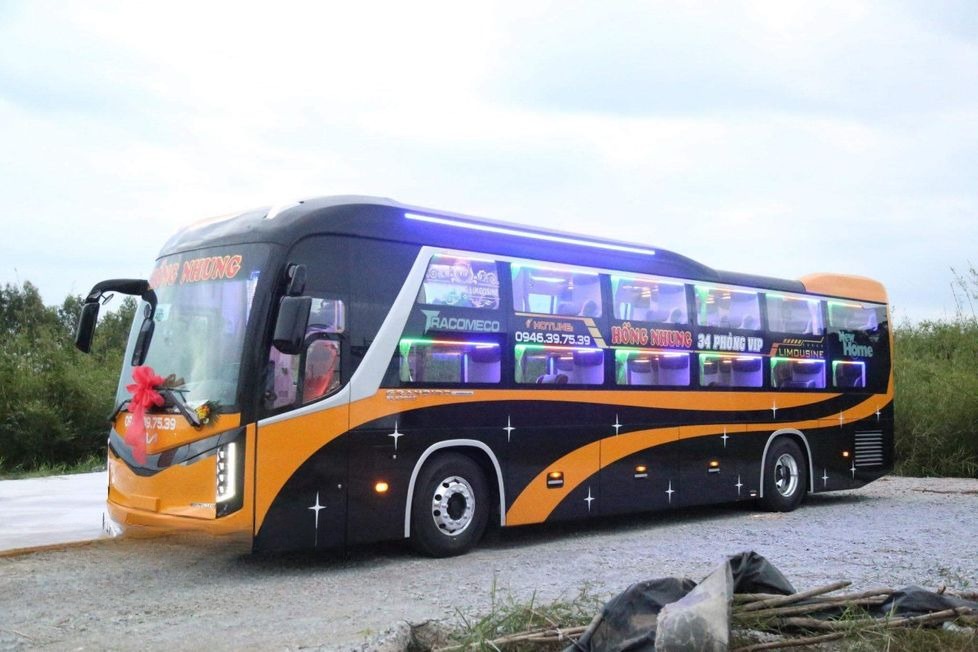 Xe Hồng Nhung Bên hông xe Mặt trước xe Giường nằm 34 phòng