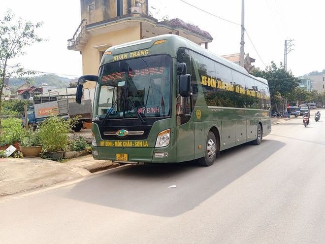 Xe Xuân Tráng Limousine Bên hông xe Giường nằm 40 chỗ