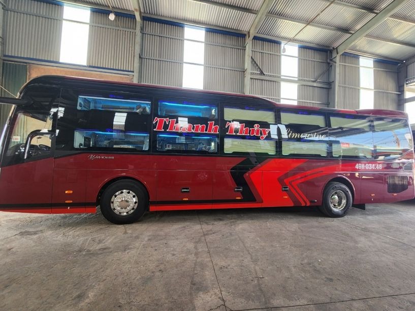 Xe Thanh Thủy - Đà Lạt Bên hông xe Mặt trước xe Limousine 24 Phòng