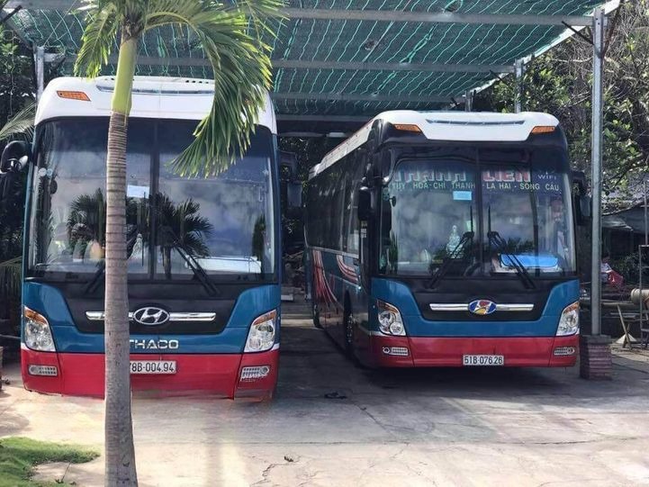Xe Liên Thành Mặt trước xe Thaco 44 chỗ