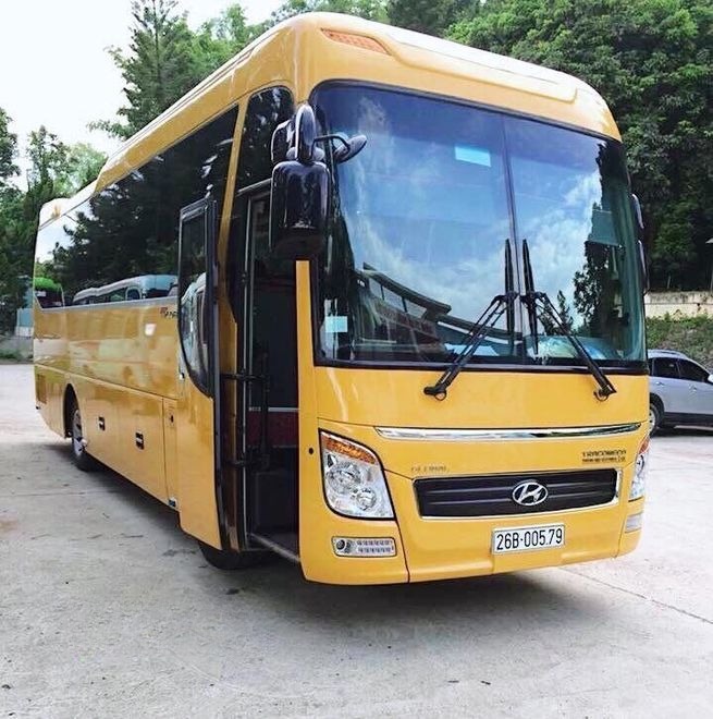 Xe Mộc Châu Travel Bên hông xe 