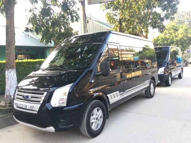 Xe Thuận An Travel Bên hông xe Limousine 9 chỗ VIP