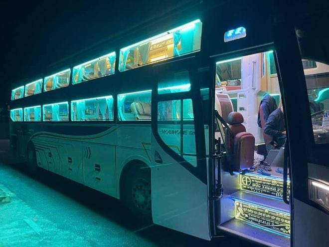 Xe Đức Thịnh Phát Bên hông xe Limousine giường nằm 34 chỗ