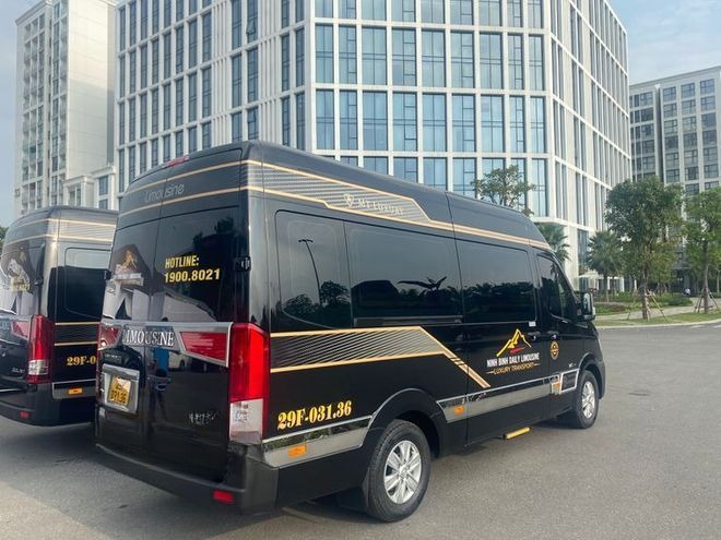 Xe Ninh Bình Excursion Transport Mặt sau xe Limousine 11 chỗ VIP