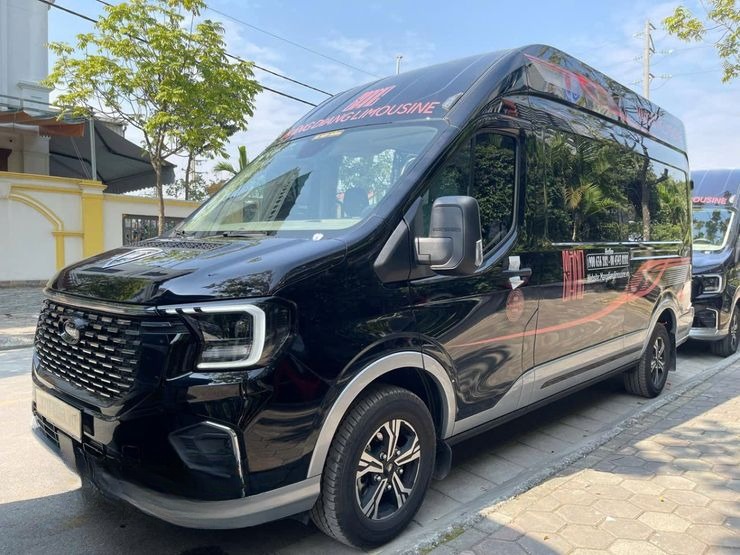 Xe Măng Diang Limousine Bên hông xe Limousine 9 chỗ