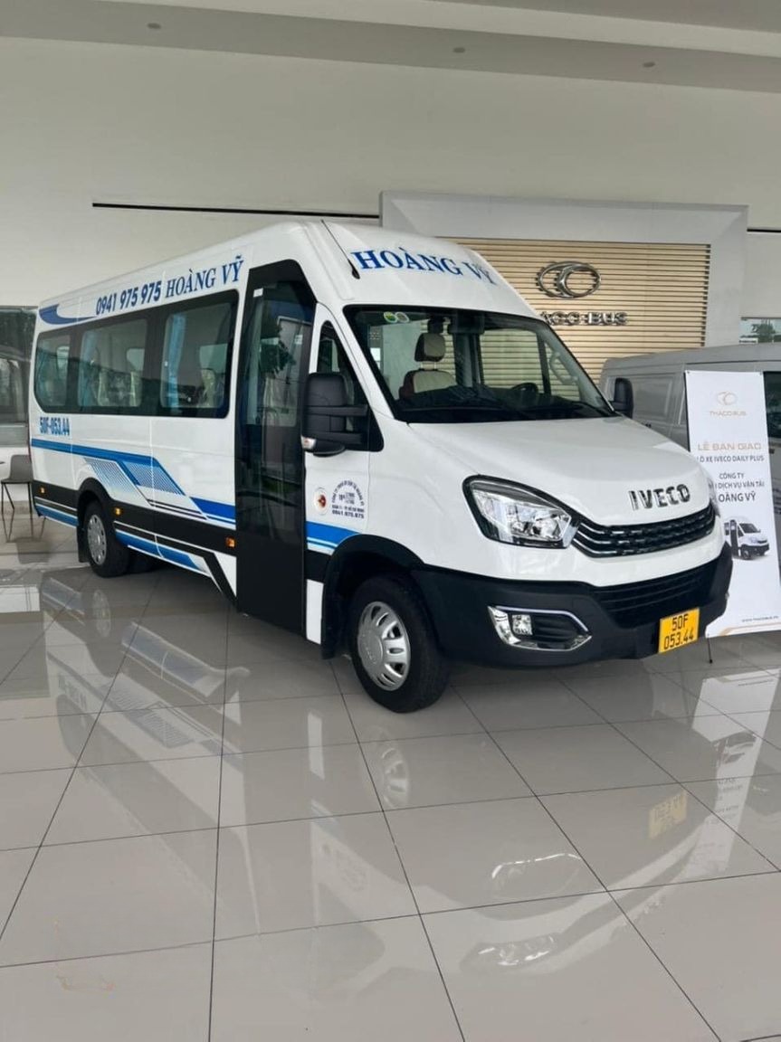 Xe Hoàng Vỹ Mặt trước xe Bên hông xe Ghế ngồi 16 chỗ