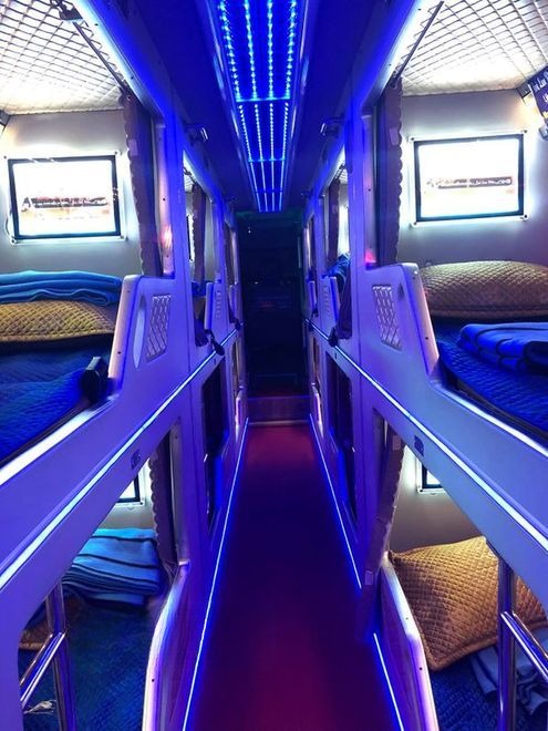 Xe Trà Lan Viên Nội thất Limousine giường phòng 21 chỗ