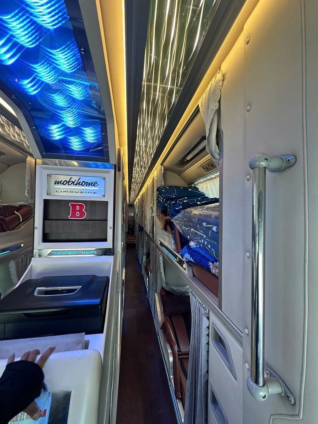 Xe Bảo Ngọc Limousine Nội thất Tiện ích Limousine giường nằm 32 chỗ