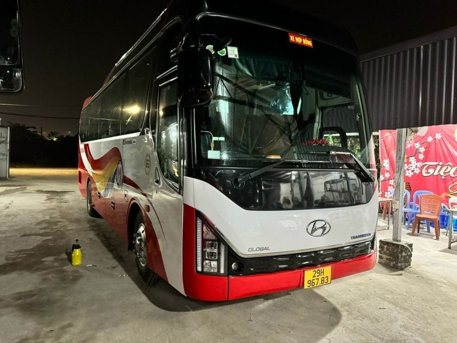 Xe Lovabus Mặt trước xe Limousine 23 ghế