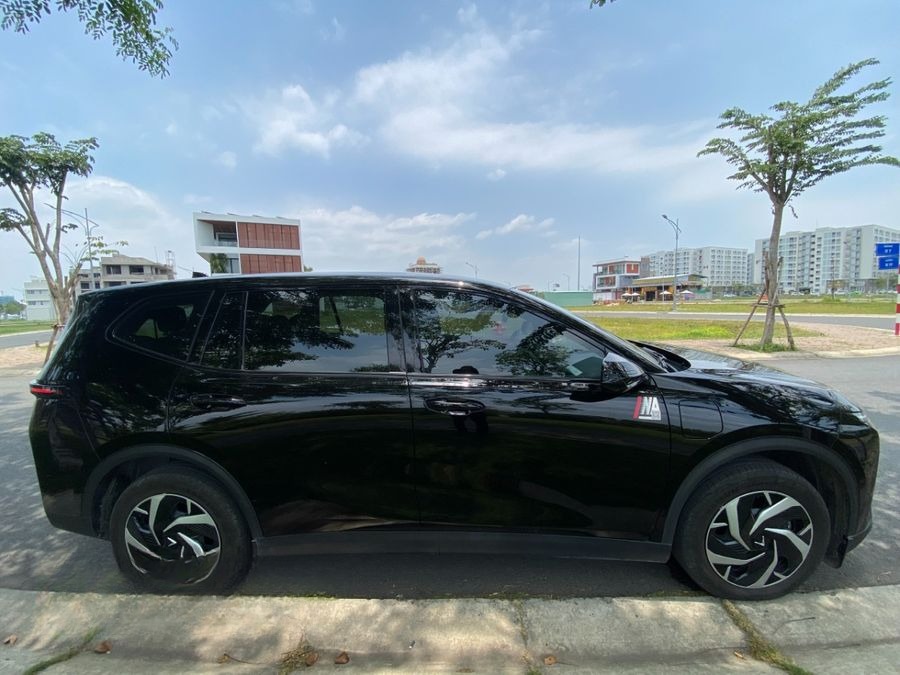 Xe Rồng Việt Tour Bên hông xe Ghế ngồi 7 chỗ
