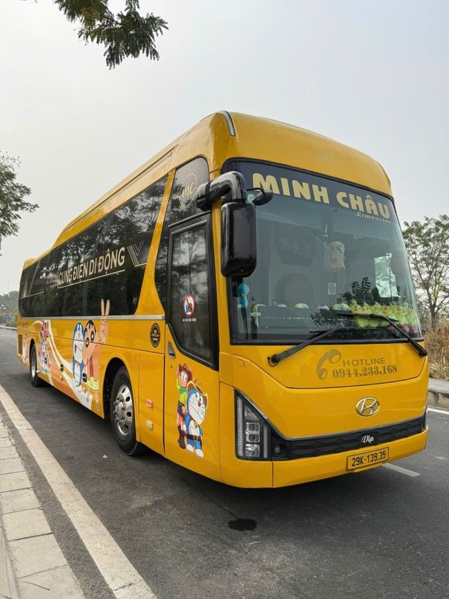 Xe Minh Châu Limousine Bên hông xe Limousine giường phòng 22 chỗ