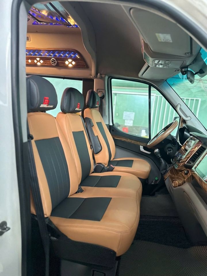 Xe Cúc Tùng Ghế ngồi Nội thất Limousine 9 chỗ