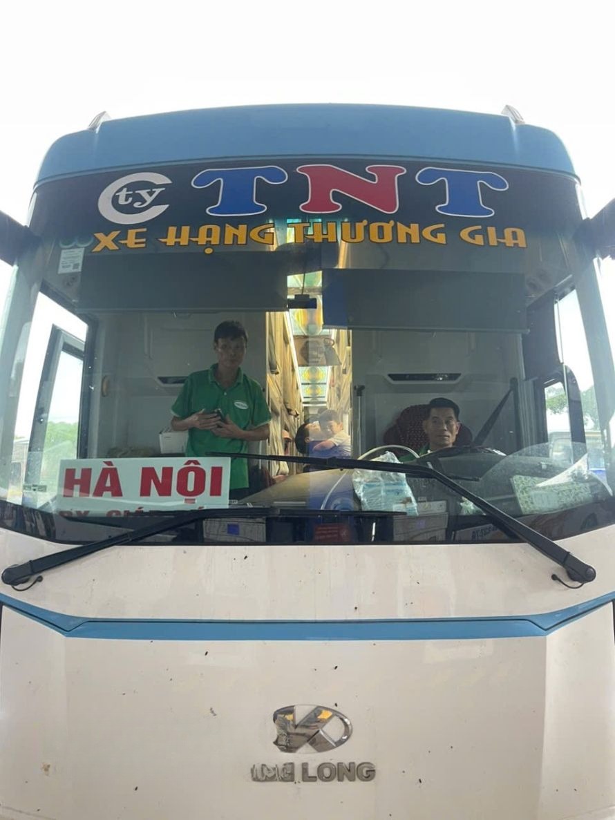 Xe TNT (Thanh Hóa) Mặt trước xe Cabin 34 phòng đơn